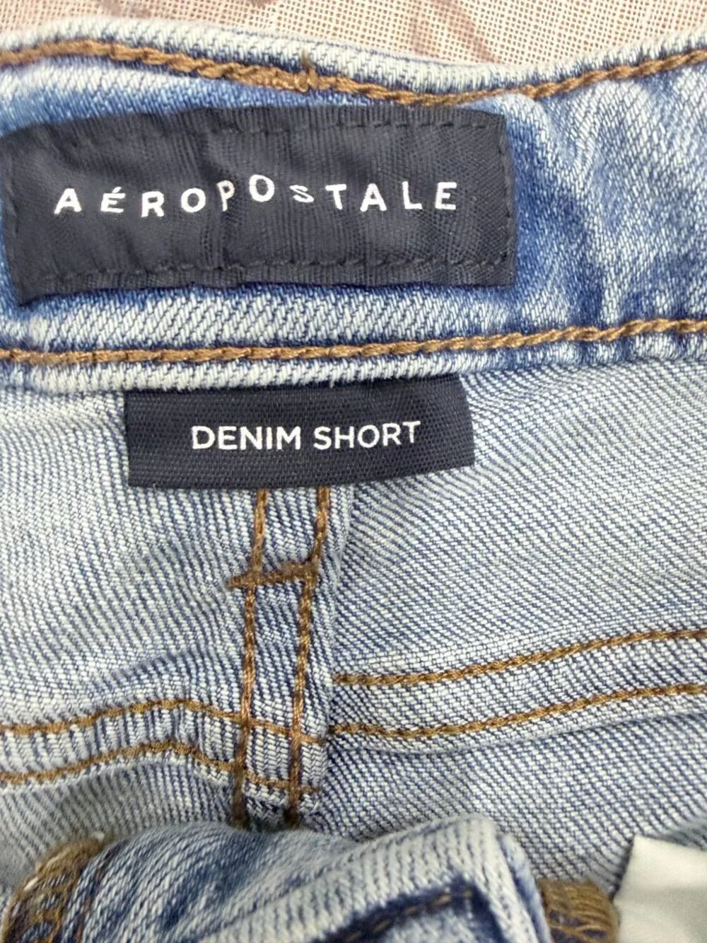 Aeropostale Light Wash Distressed Denim Shorts Sz 30 Raw Hem Stretch Jean Shorts